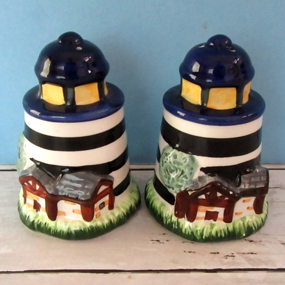 Ceramic lighthouse salt & pepper shakers - Coastal style - Beach house decor - Picture 1 of 6
